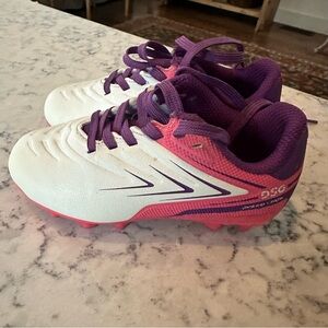 DSG toddler size 8 cleat, excellent condition!